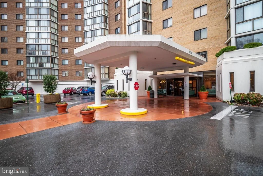 Photo of Unit 4521 at 15100 INTERLACHEN DRIVE