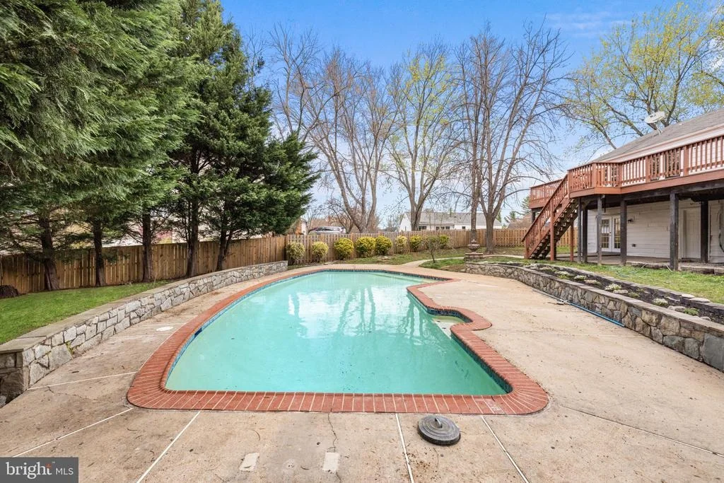 Photo of 6104 BROADWICK COURT