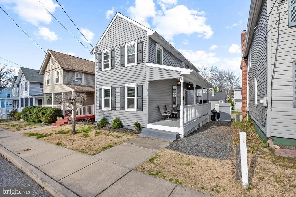 Photo of 215 BOULEVARD AVENUE