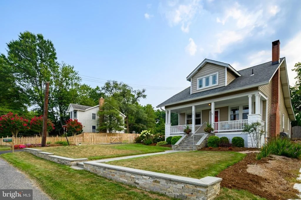 Photo of 208 EDGEWATER DRIVE