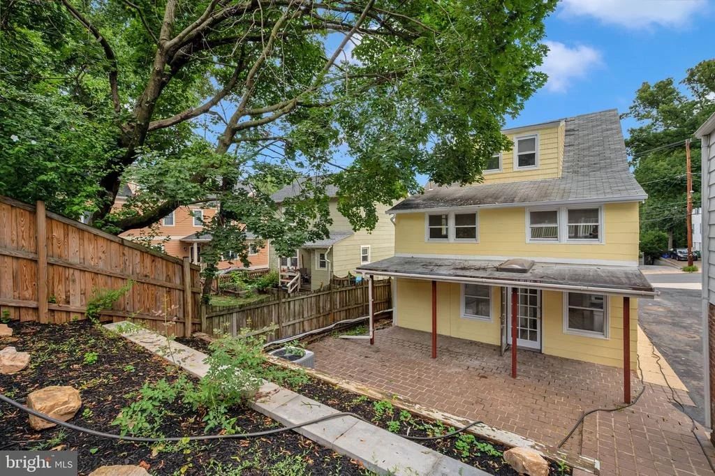 Photo of 710 SILVER SPRING AVENUE