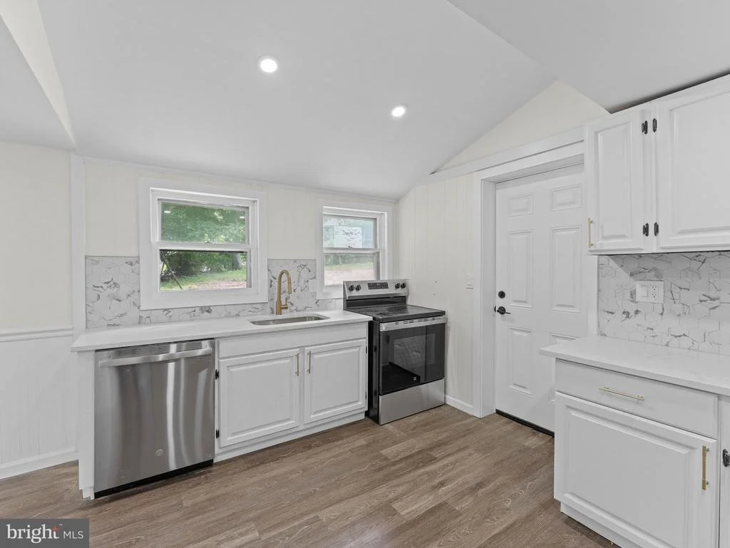 Photo of 215 ERIAL ROAD