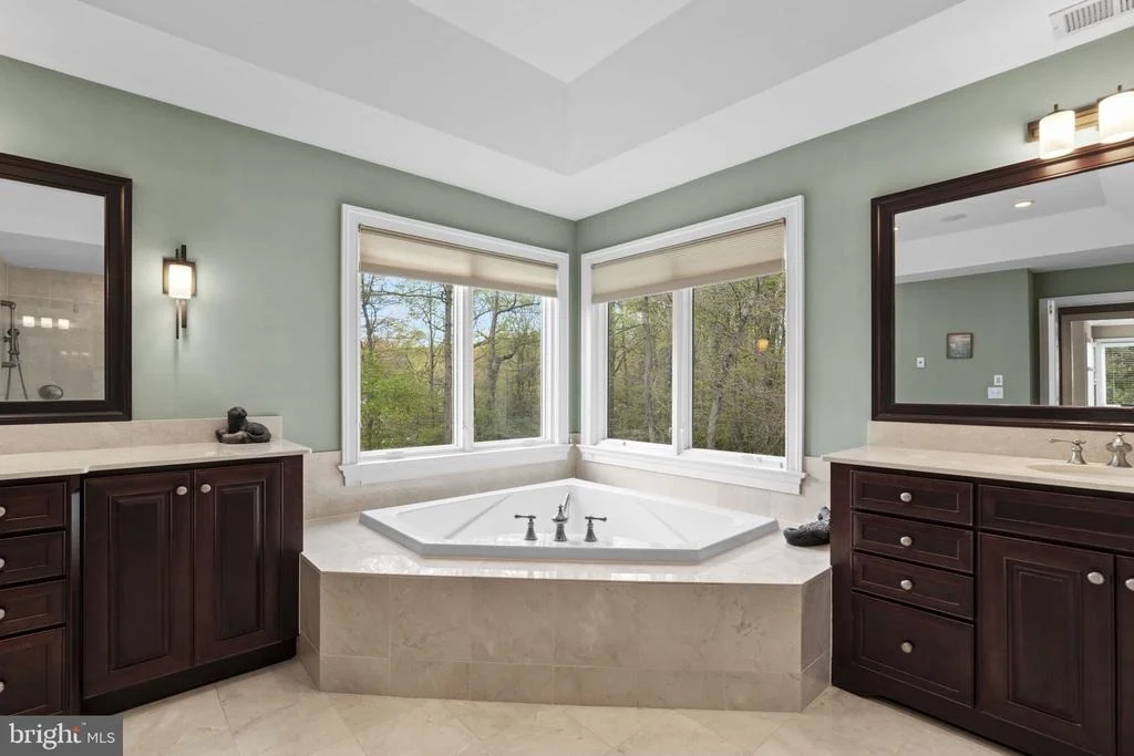 Photo of 370 EAGLE HILL ROAD