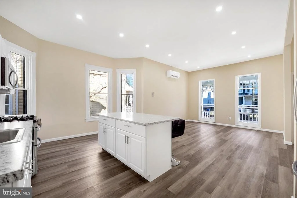 Photo of 724 HUNTER STREET
