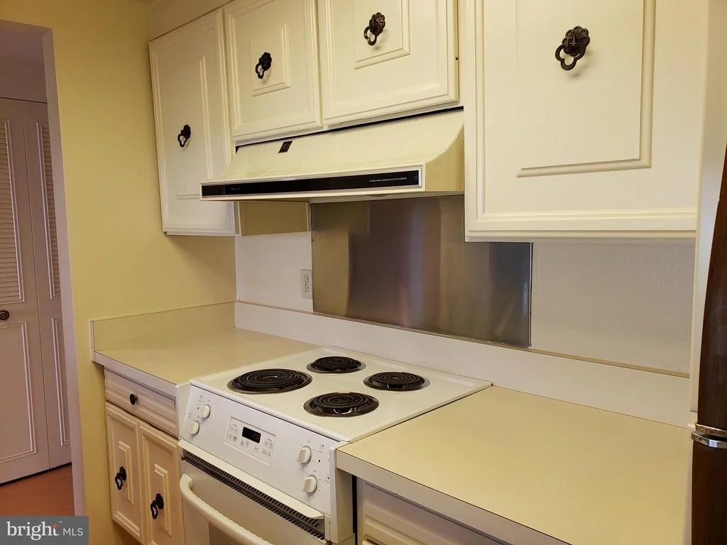 Photo of Unit 71B at 3600 GLENEAGLES DRIVE