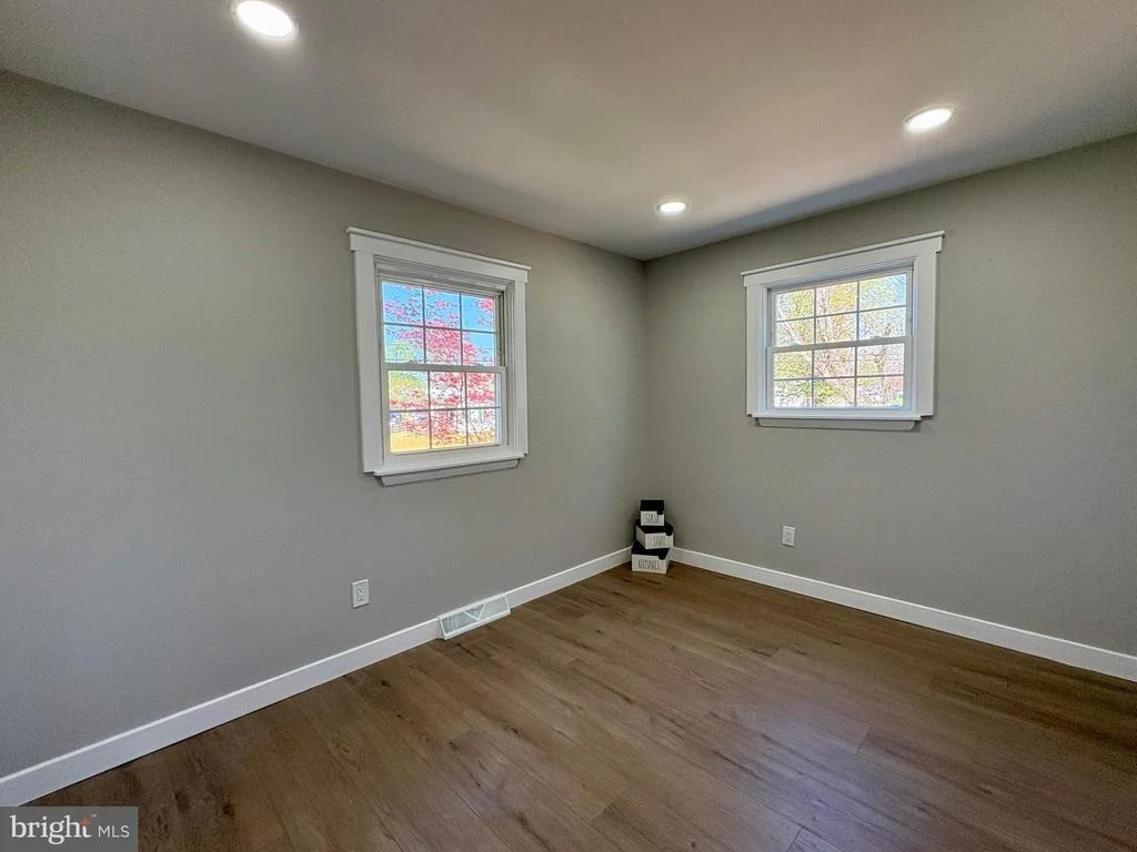 Photo of 925 LONGVIEW AVENUE