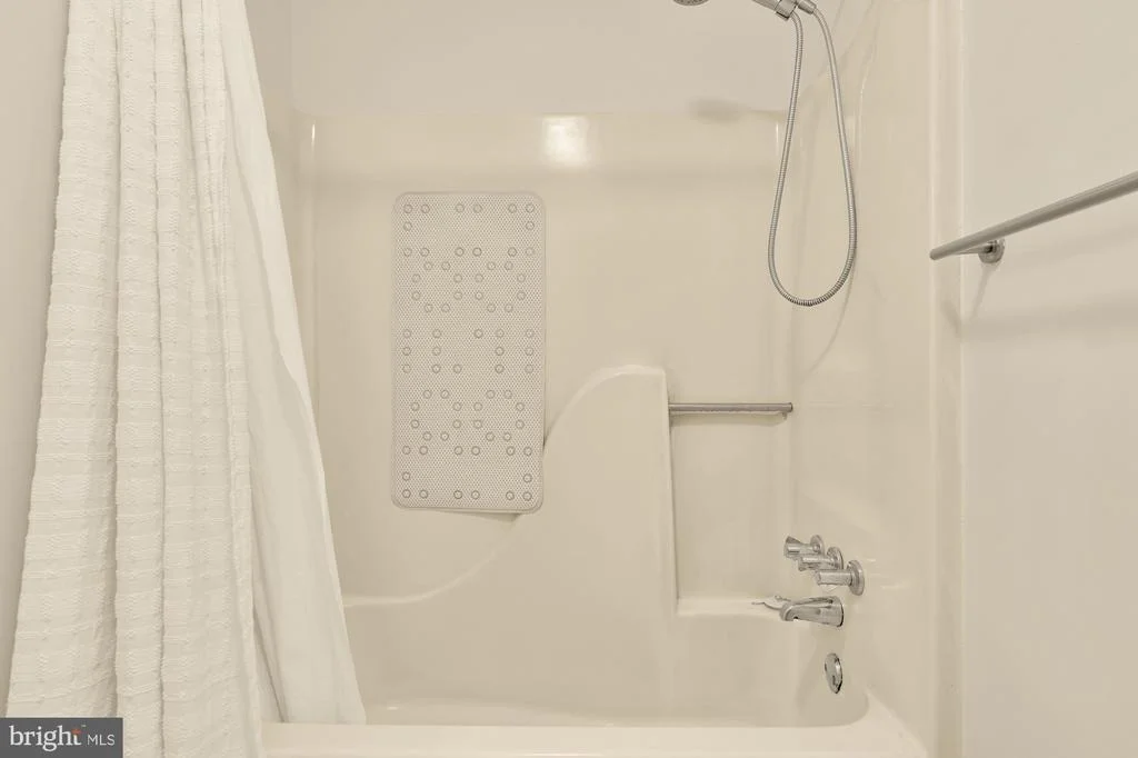 Photo of 9400 FOX RUN DRIVE