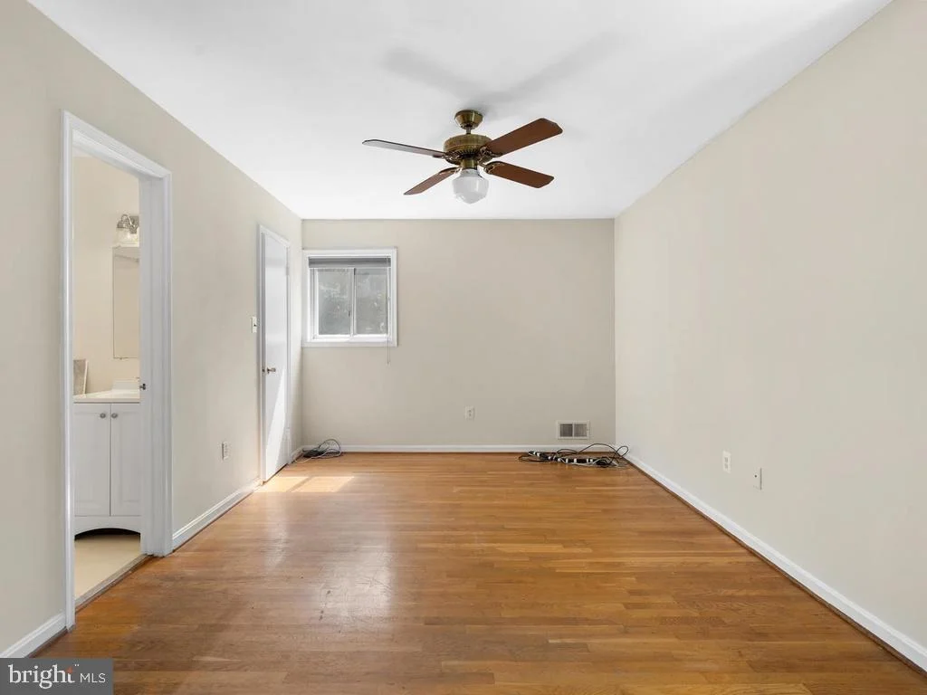 Photo of 19509 DUBARRY DRIVE