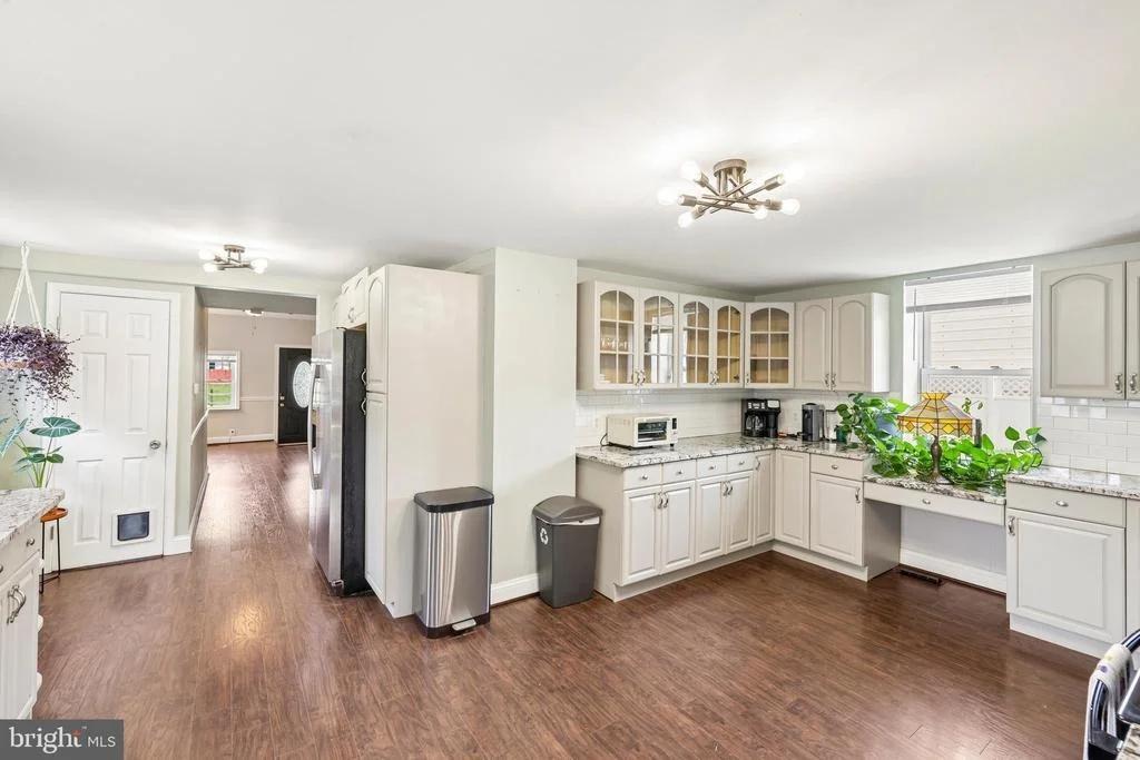 Photo of 335 BEACH AVENUE