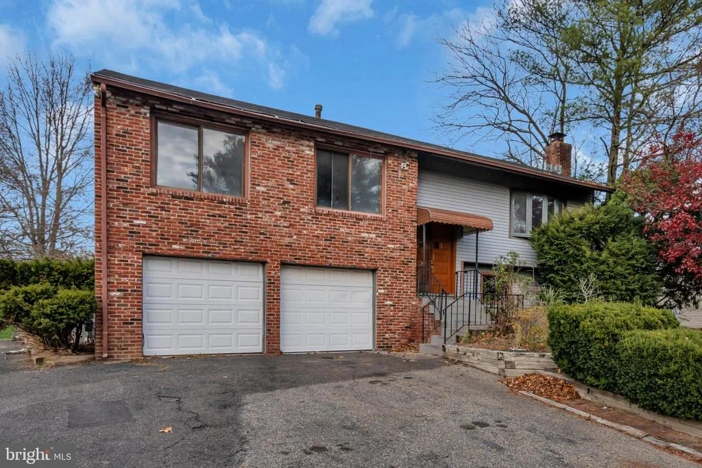 Photo of 22 PERSHING LANE