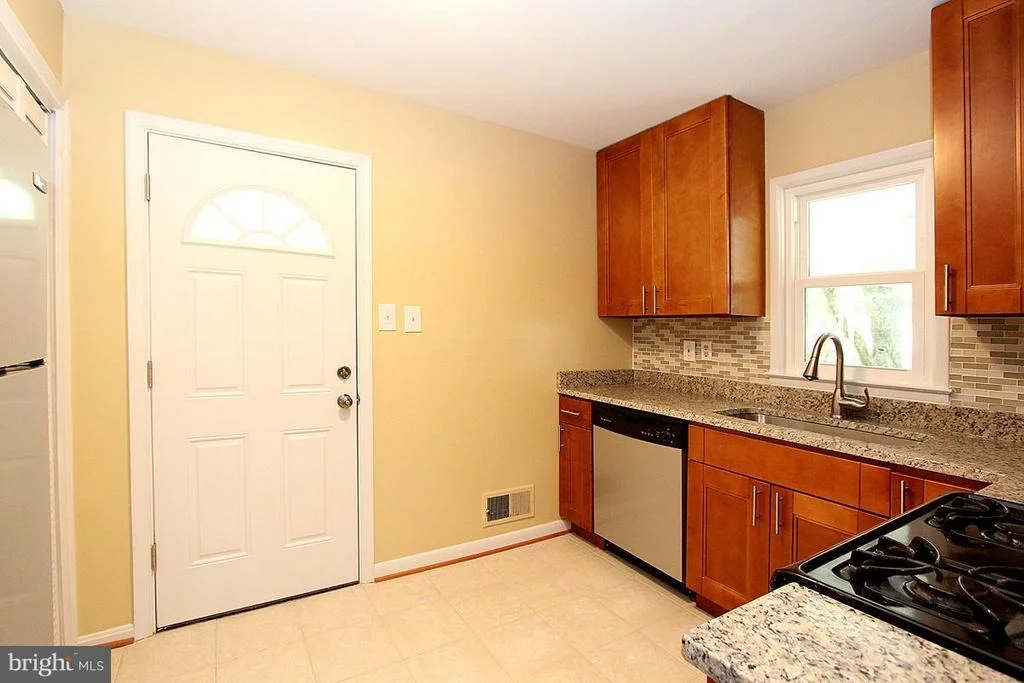 Photo of 911 WHITE WAY