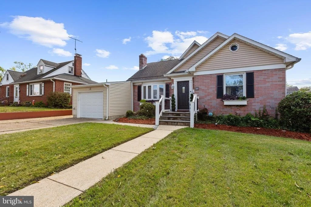Photo of 545 FOREST VIEW ROAD