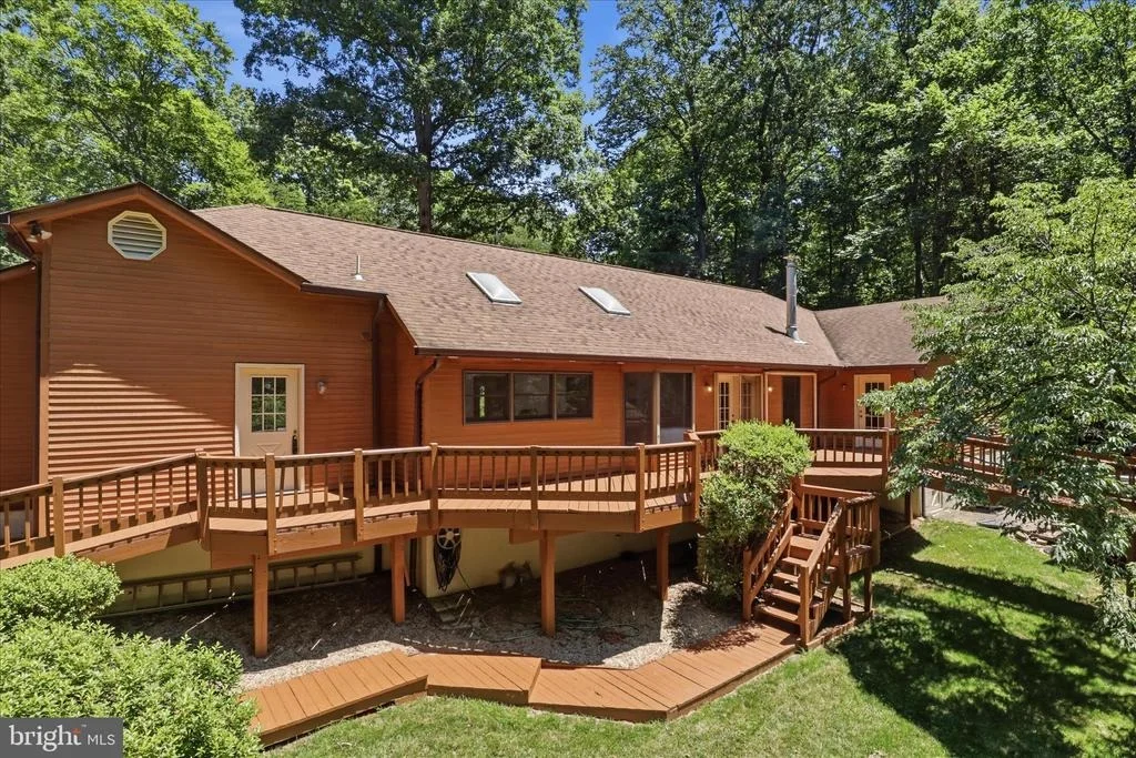 Photo of 6501 COMMONWEALTH COURT