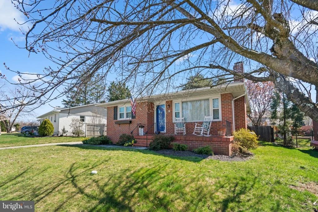 Photo of 423 NEEPIER ROAD
