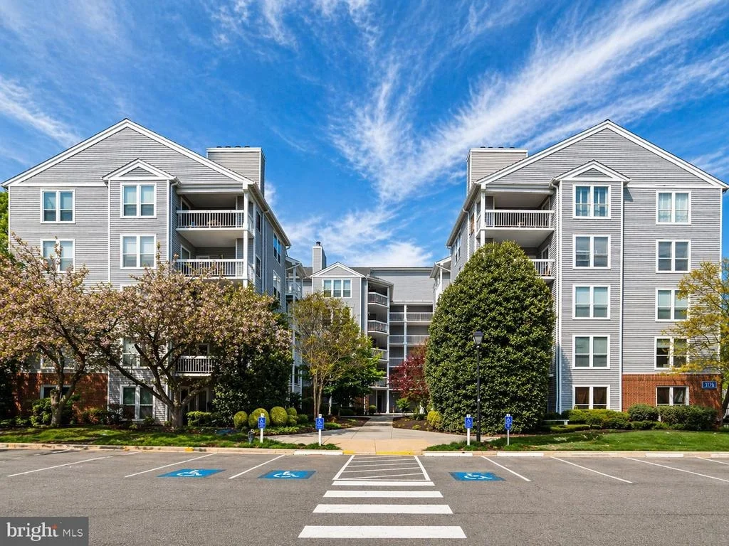Photo of Unit 4A2 at 3176 SUMMIT SQUARE DRIVE