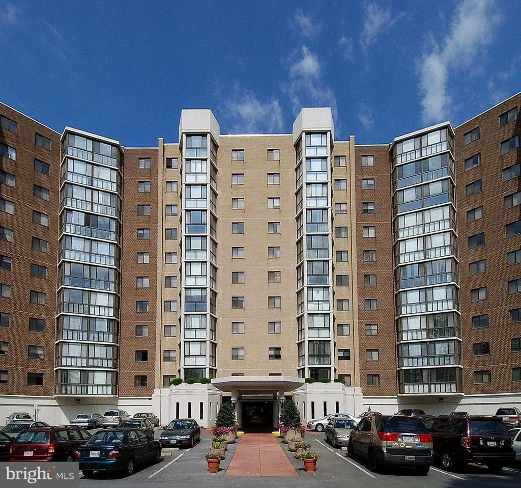 Photo of Unit 3312 at 15115 INTERLACHEN DRIVE