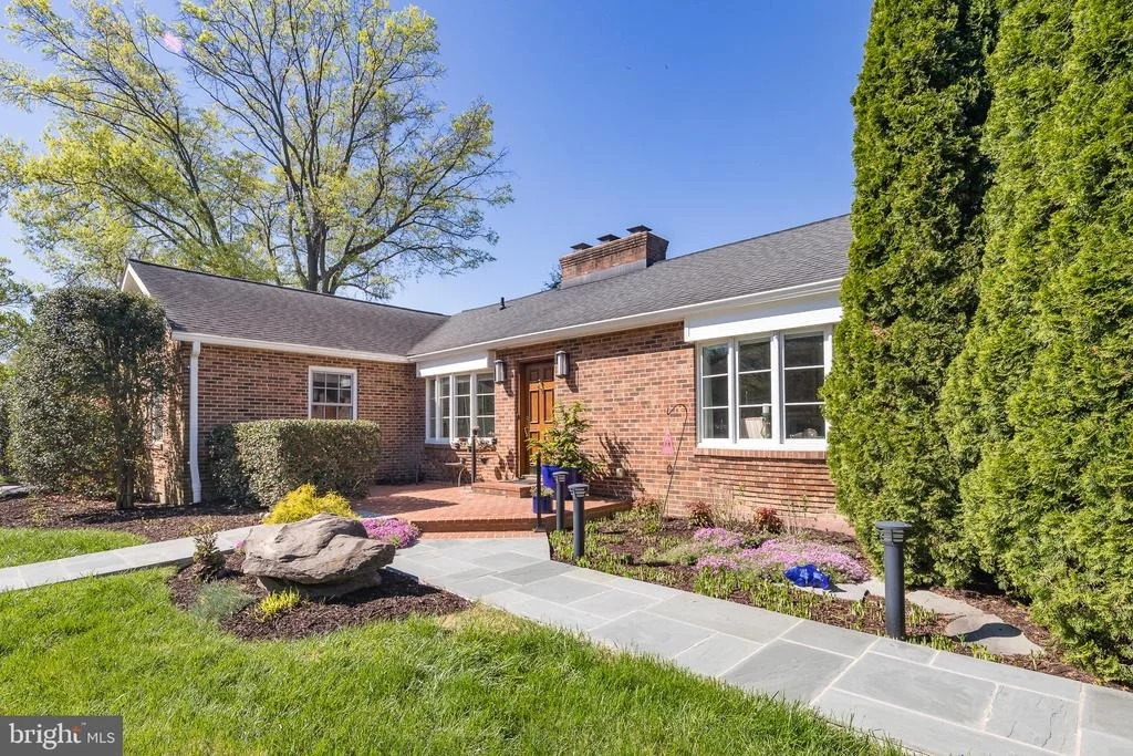 Photo of 9352 MOUNT VERNON CIRCLE