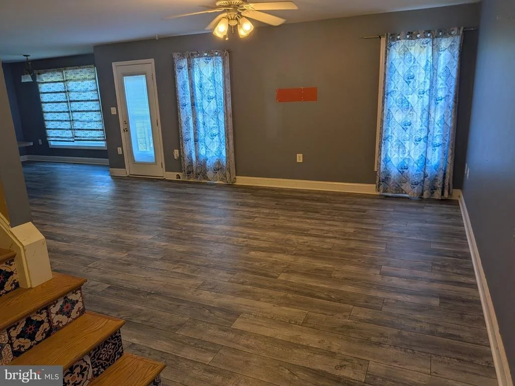 Photo of 823 WOODCREST LOOP