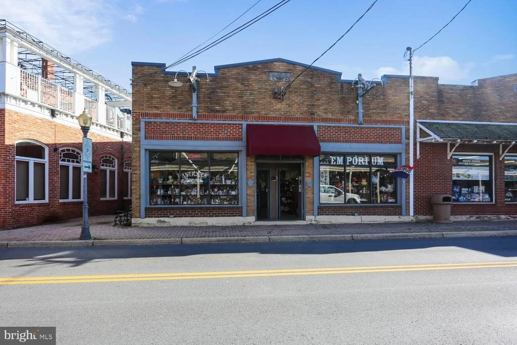 Photo of 205 TULIP DRIVE