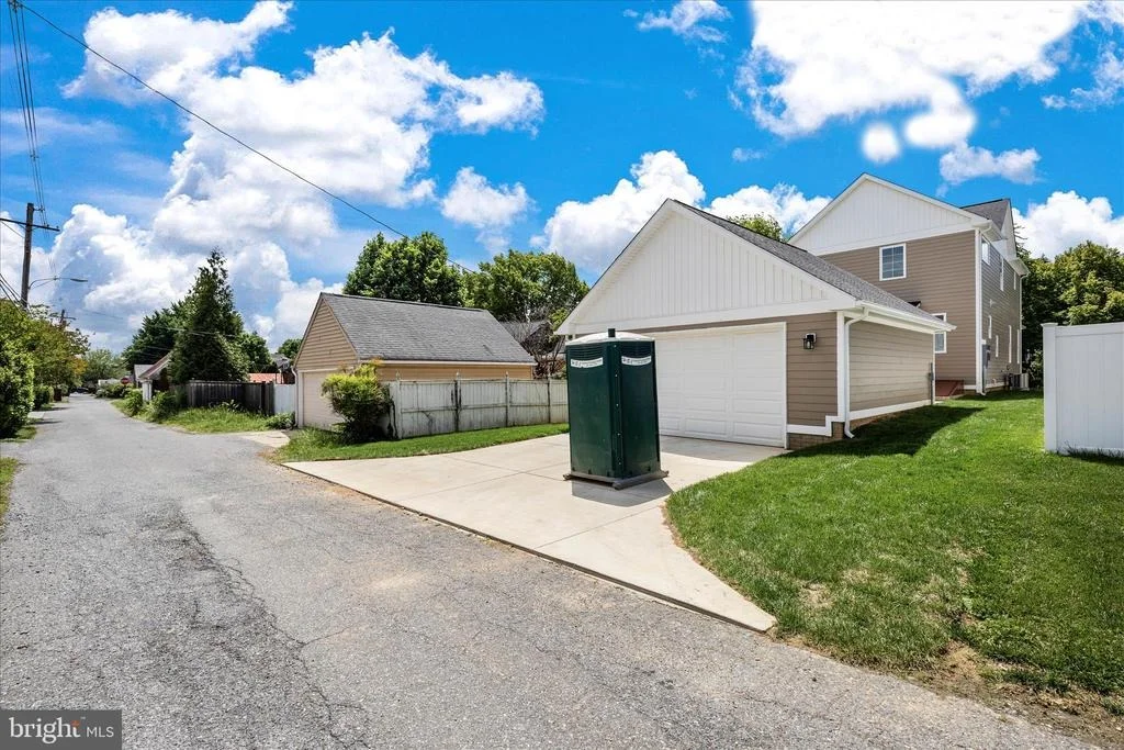 Photo of 109 W 13TH STREET