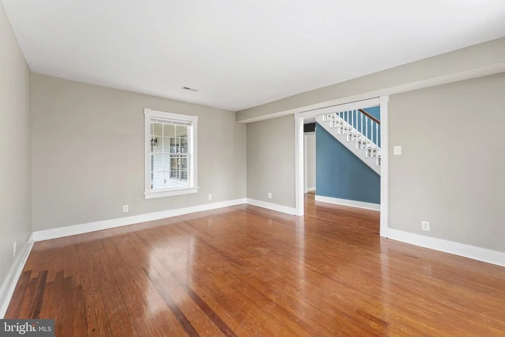 Photo of 18499 AUBURN ROAD