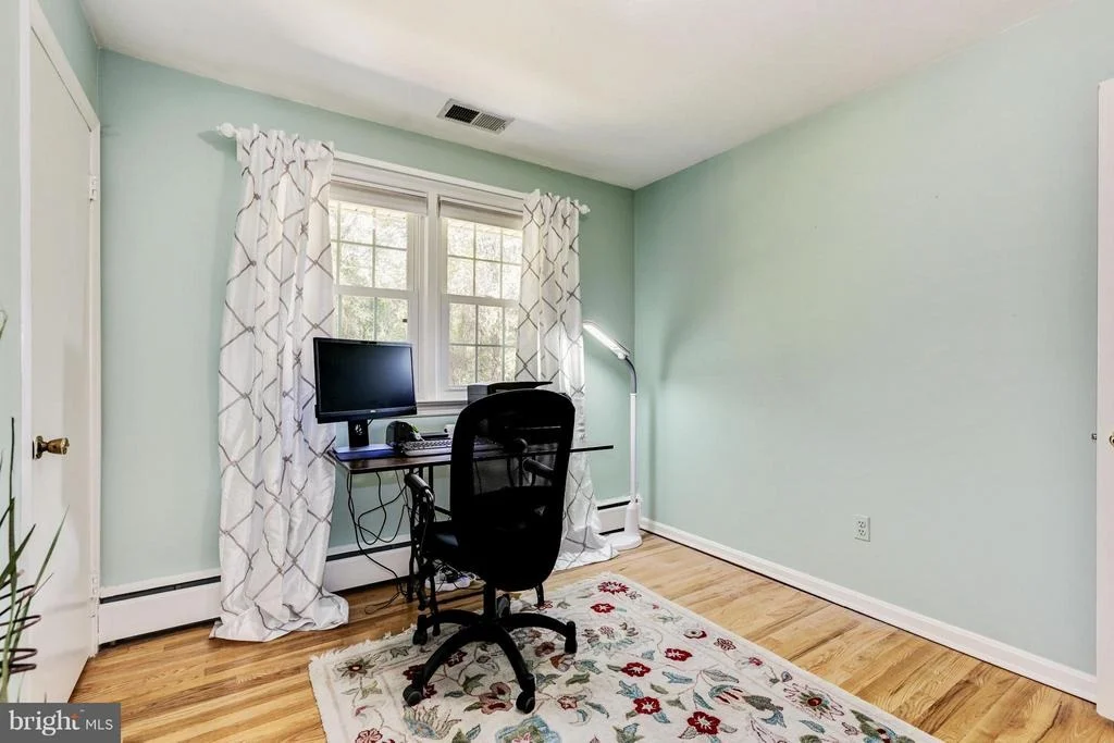 Photo of 18112 MUNCASTER ROAD
