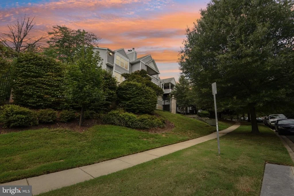 Photo of Unit 9C32 at 13701 MODRAD WAY