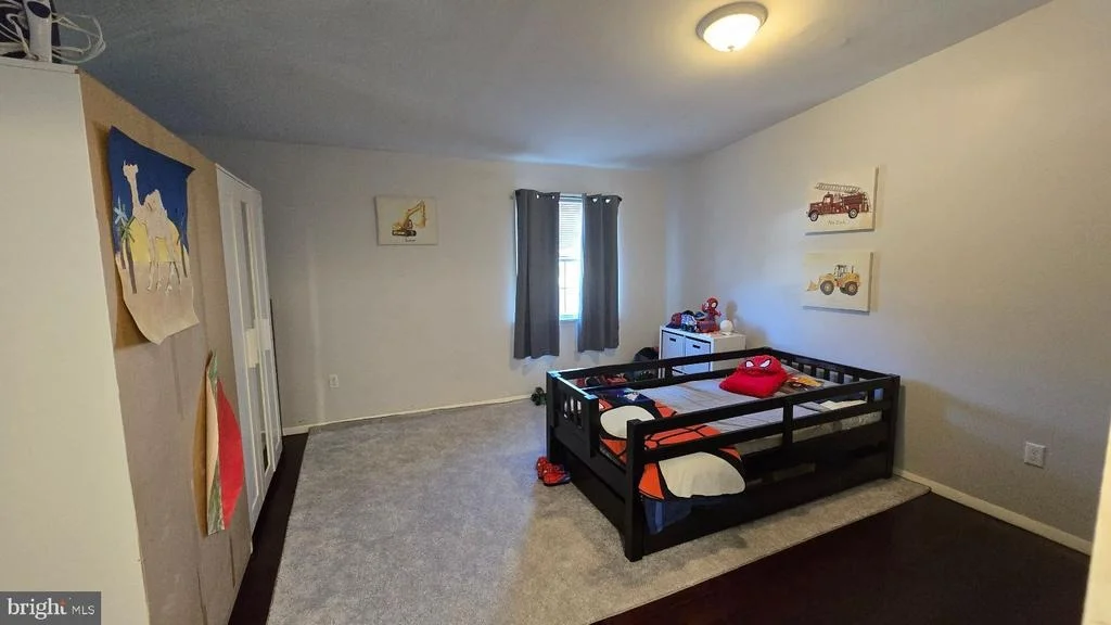Photo of 140 ROBBINS AVENUE
