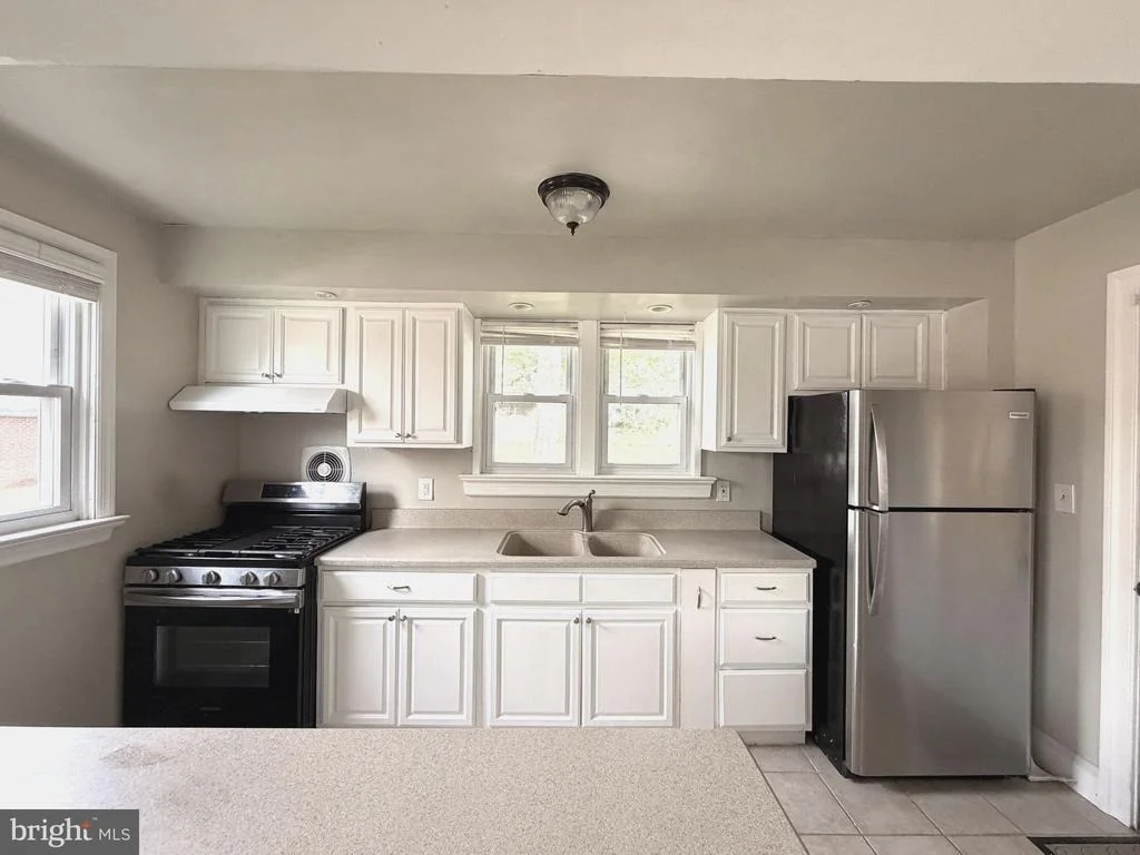 Photo of 6011 EASTERN PARKWAY