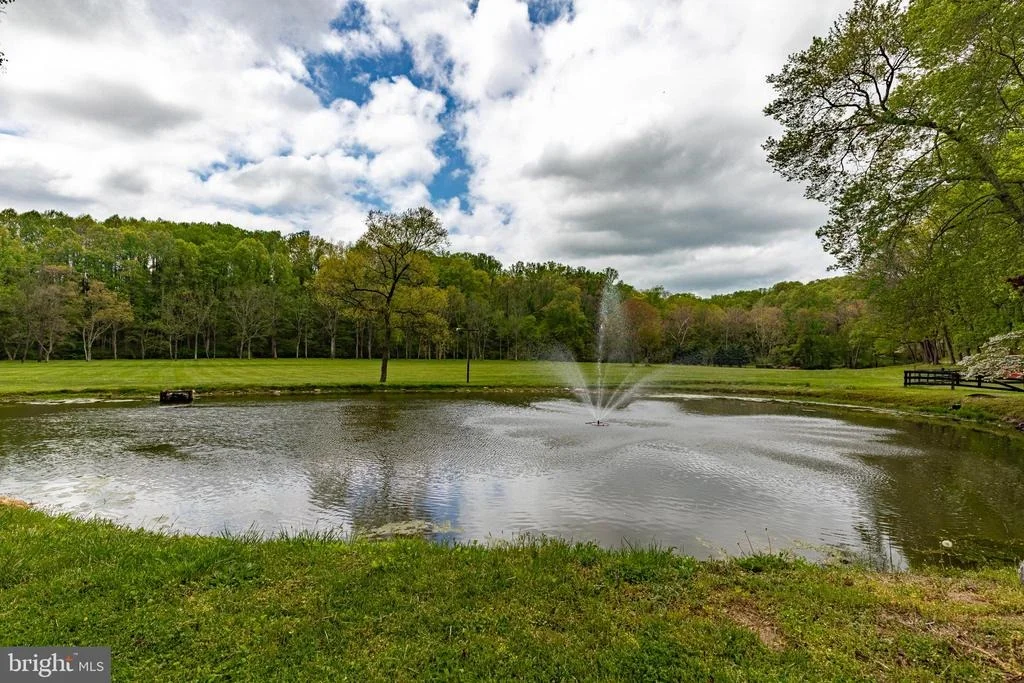 Photo of 2310 PUTNAM ROAD