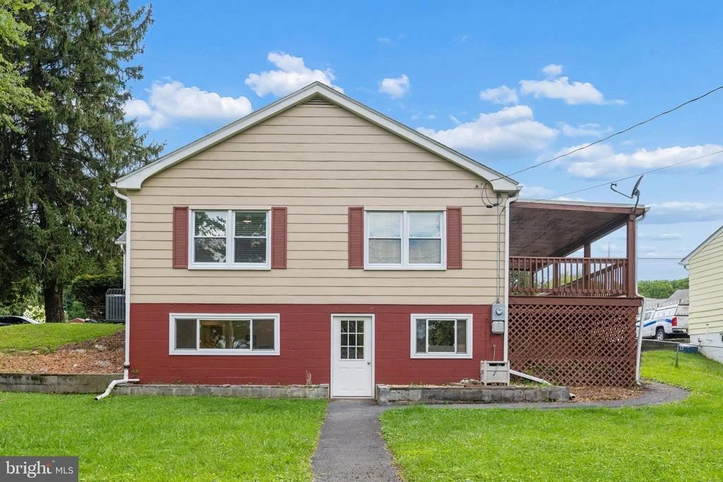 Photo of 8995 HAMBURG ROAD
