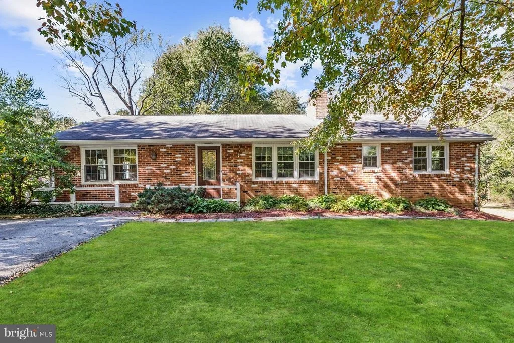 Photo of 18112 MUNCASTER ROAD