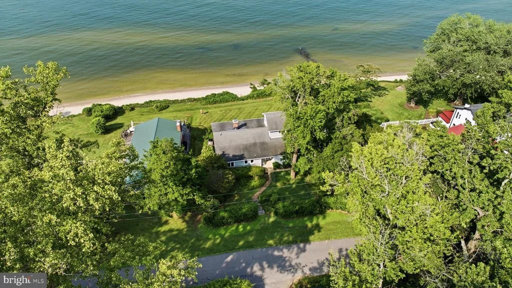 Photo of 5424 BEACH DRIVE