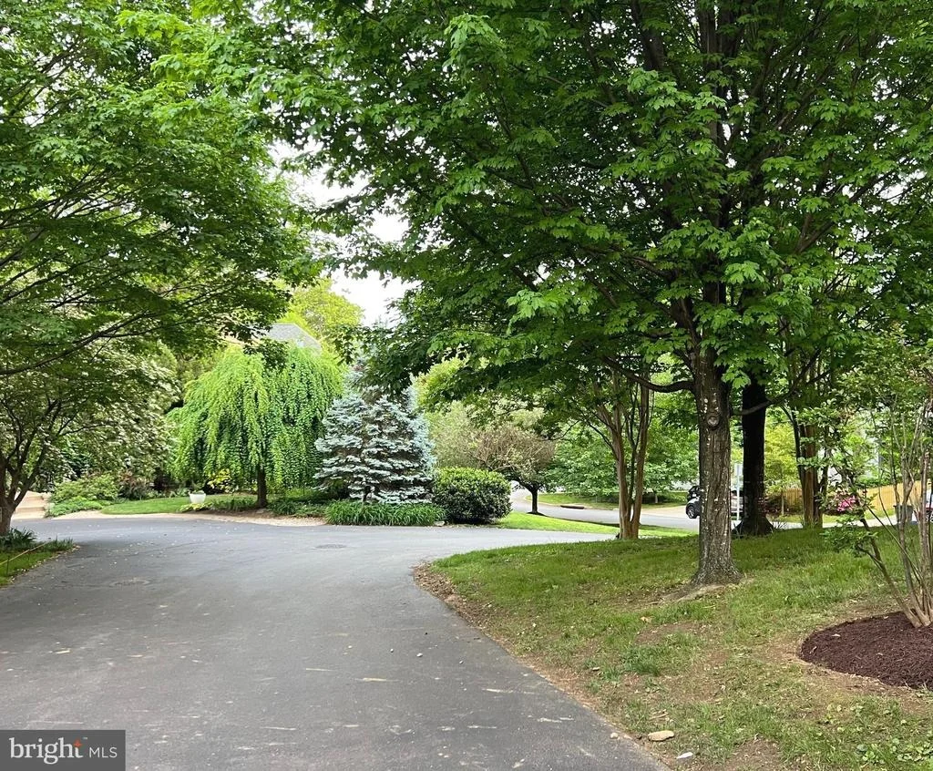 Photo of 807 WOODSIDE PARKWAY