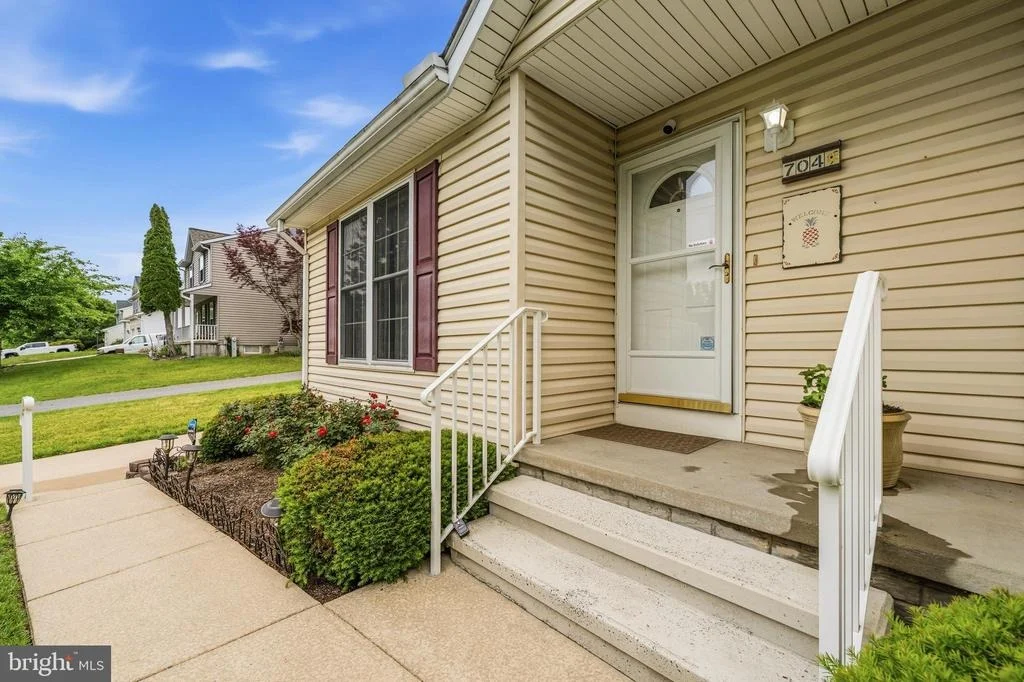 Photo of 704 COLLIER COURT