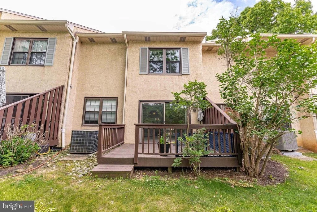 Photo of 11 CHATEAU CIRCLE