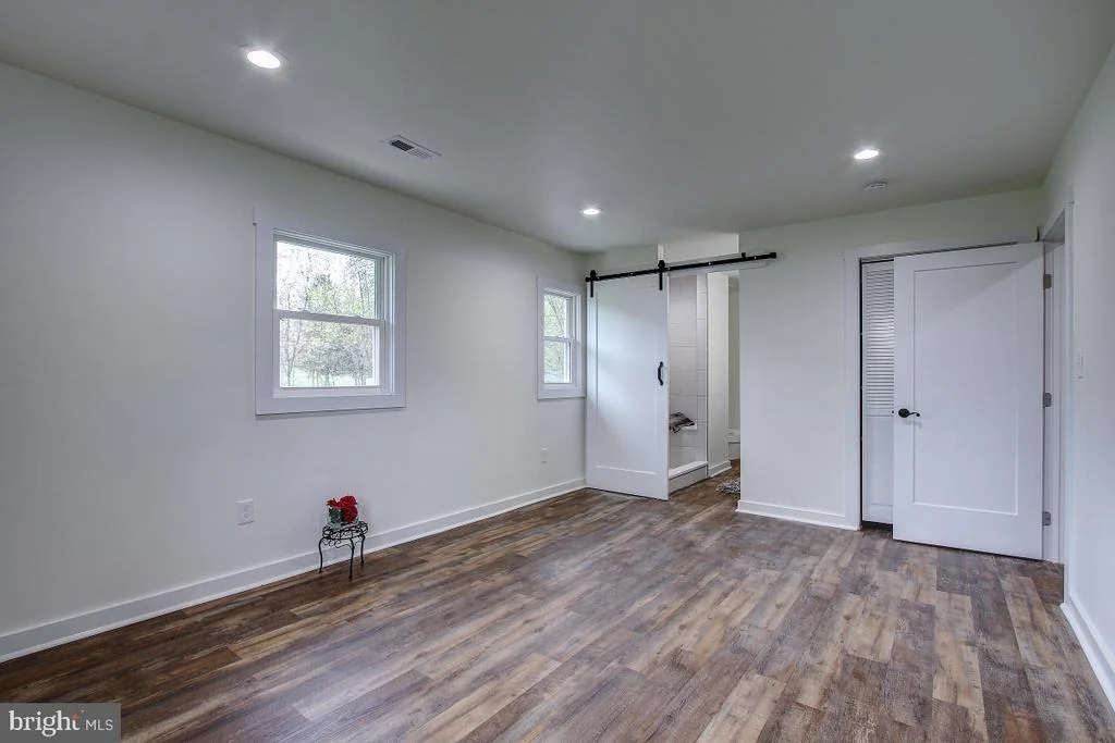 Photo of 8022 BOLIVAR ROAD