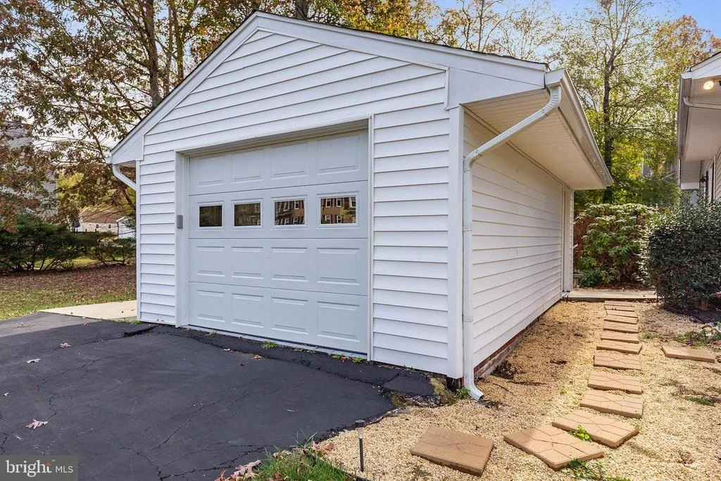 Photo of 1386 REDWOOD CIRCLE
