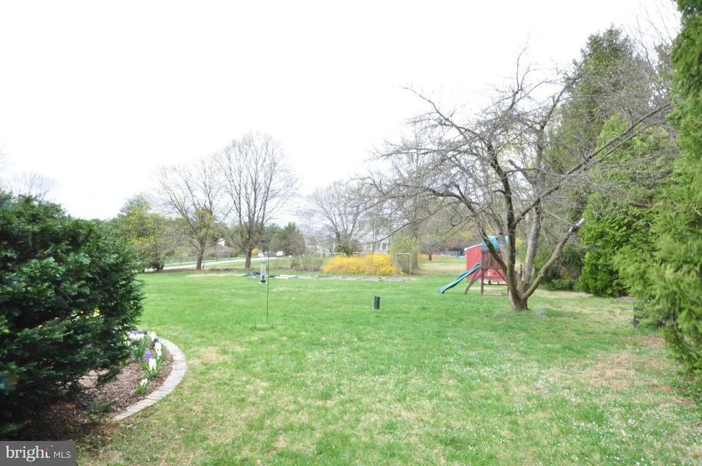 Photo of 10121 JOHNS DRIVE