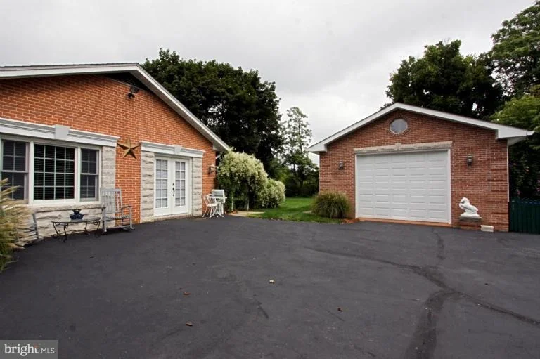 Photo of 8001 RUNNYMEADE DRIVE