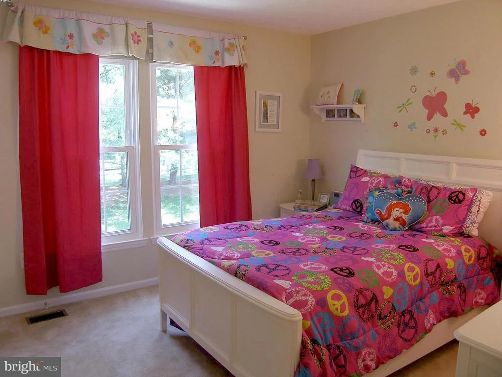 Photo of 127 BOOKHAM LANE