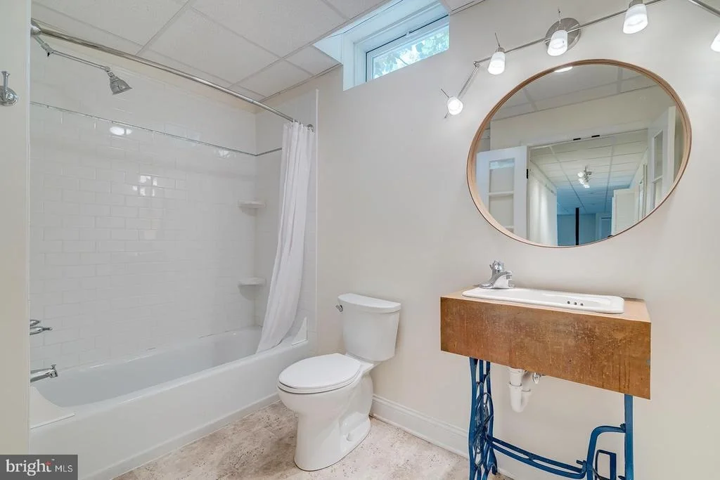 Photo of 142 W SHORE DRIVE