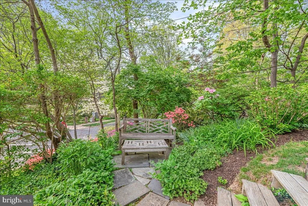 Photo of 7109 MEADOW LANE