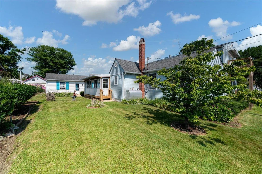Photo of 8236 BAYSIDE ROAD