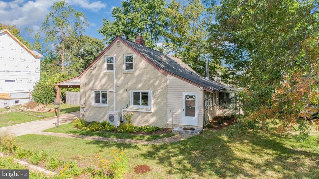 Photo of 2033 SHORE DRIVE