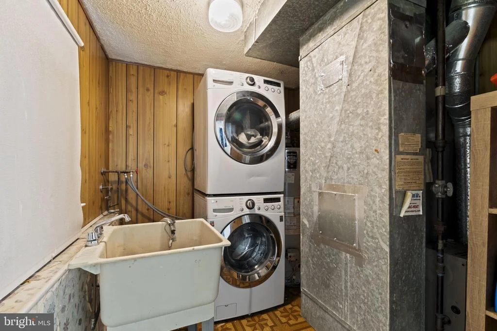 Photo of 111 E HEMMINGS WAY