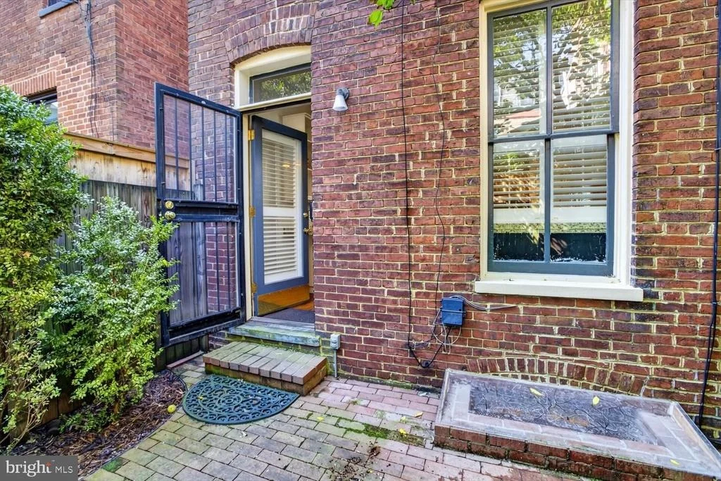 Photo of 304 A STREET SE