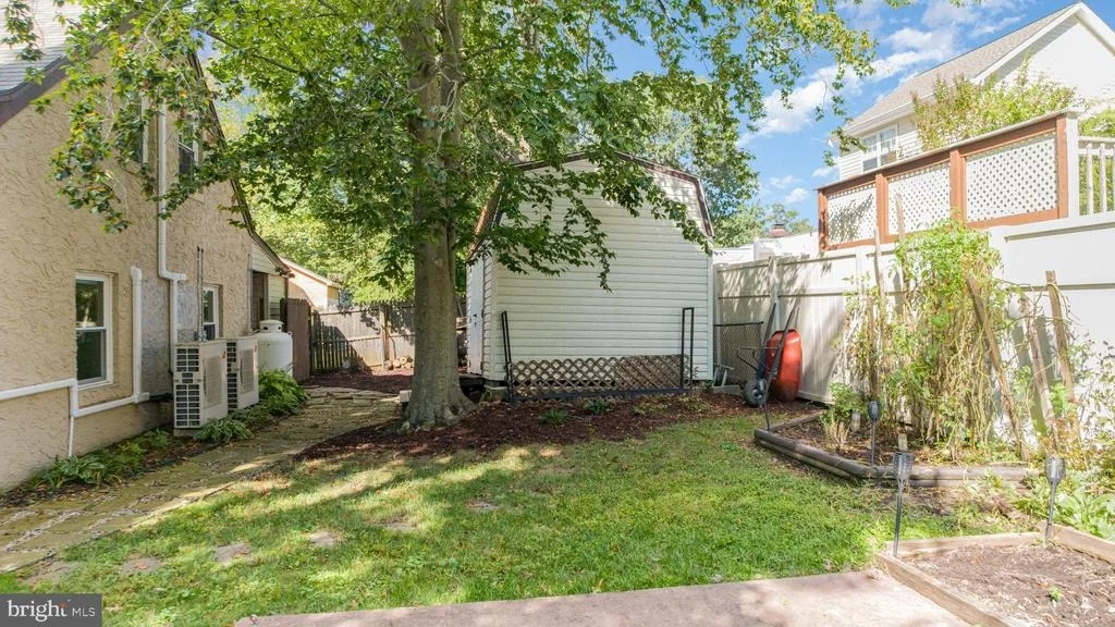 Photo of 2033 SHORE DRIVE