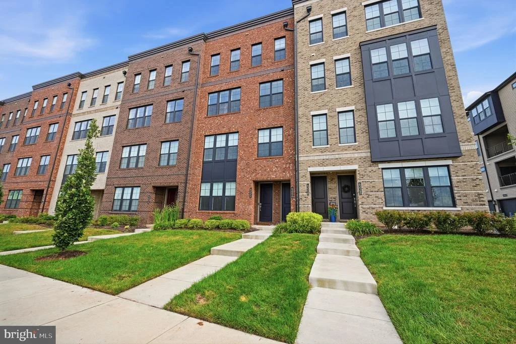 Photo of 43556 CENTERGATE DRIVE