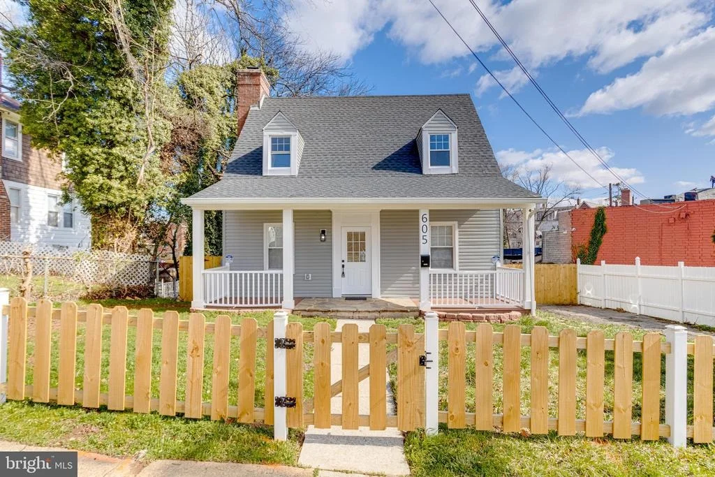 Photo of 605 WALNUT AVENUE